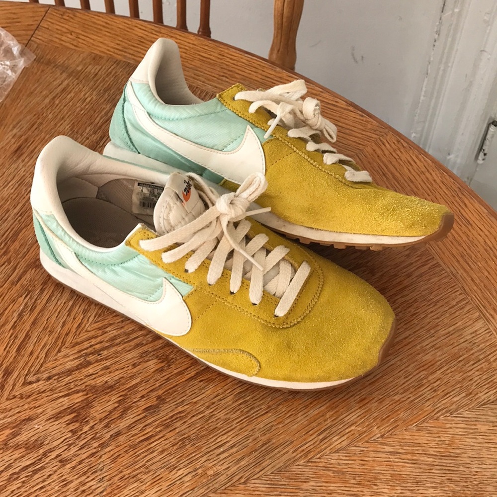 Nike waffle size 9